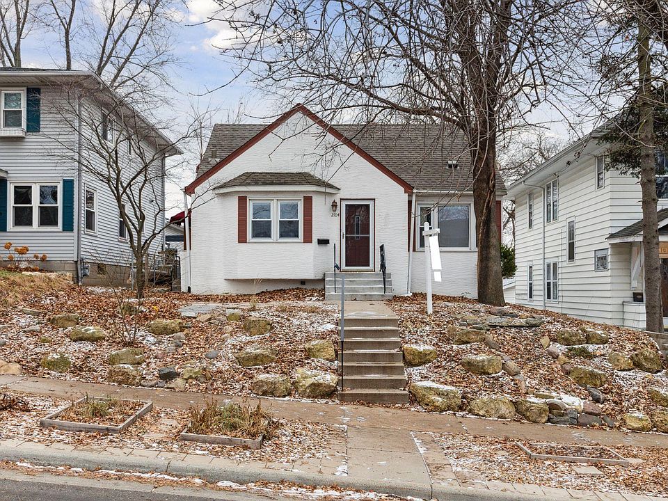 1st image of 2104 Sargent Ave
