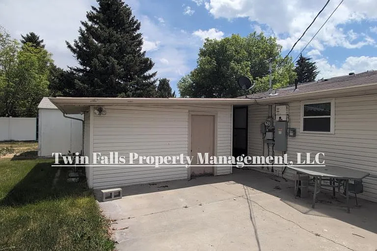 3073 Vickie Ln — Photo 33