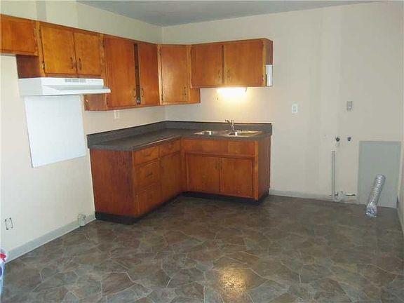 2nd image of 506 Hawthorne Ave