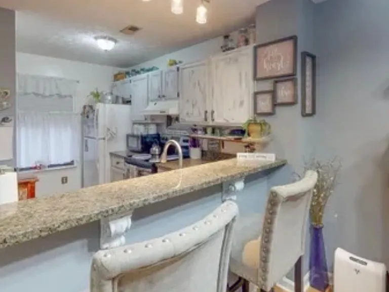 670 Shadywood Ln — Photo 17