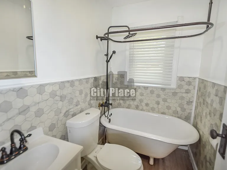 810 N Gladstone Ave — Photo 13