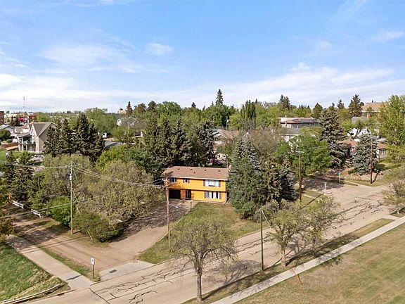 3rd image of 4702 E 51st St