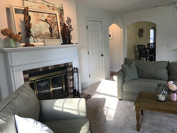 3rd image of 563 Red Oak Ln