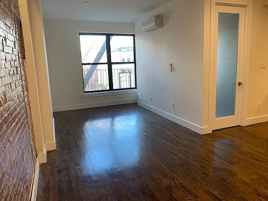 Rented by Premier Metro Realty Corp | media 27