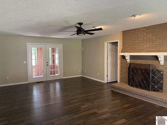 3rd image of 1551 Canterbury Dr