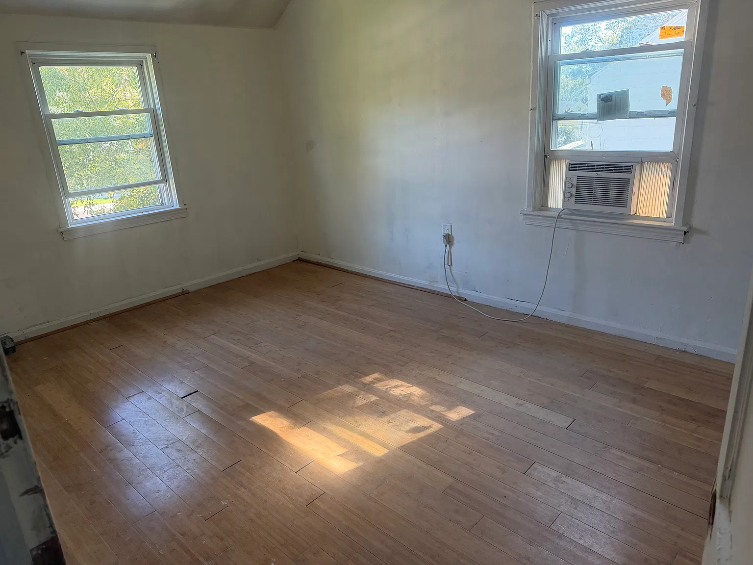 5 bed, 1404 sqft, $2,900 — Photo 3