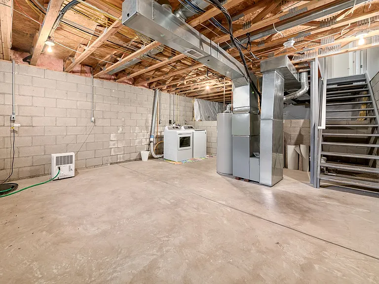 8607 Clover Glade Dr — Photo 34