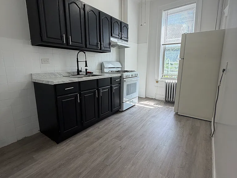 373 E 29th St #1 — Photo 7