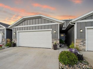 5904 S Whisper Creek Pl, Sioux Falls, SD 57108