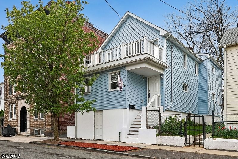 1st image of 416 Frankfort St