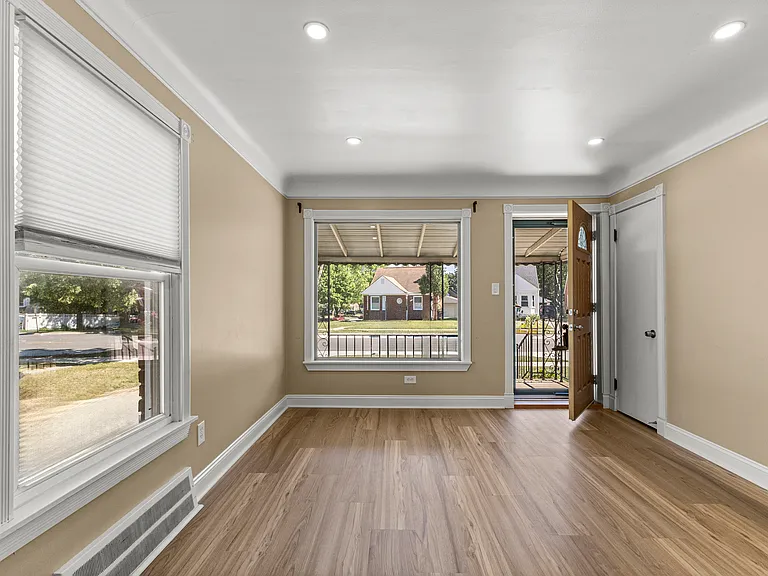 22312 Madison St — Photo 4