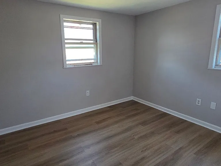 1019 Green Ln — Photo 25