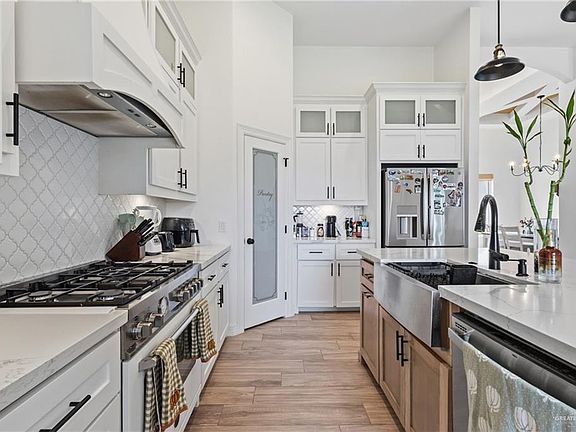 5th image of 13801 N 37th St