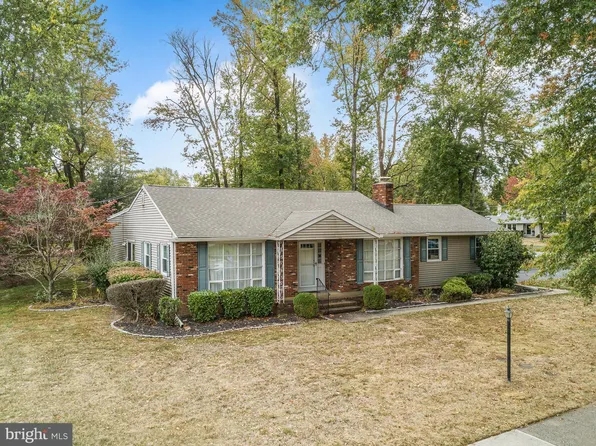 15 Brophy Dr, Ewing, NJ 08638