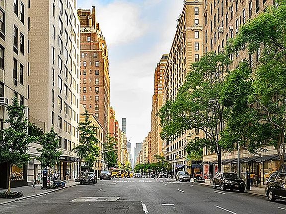 5th image of 25 E 67th St #5B