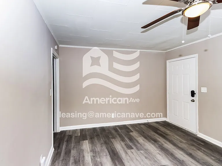 1194186_002_wm_-_living_room_12987895.jpg