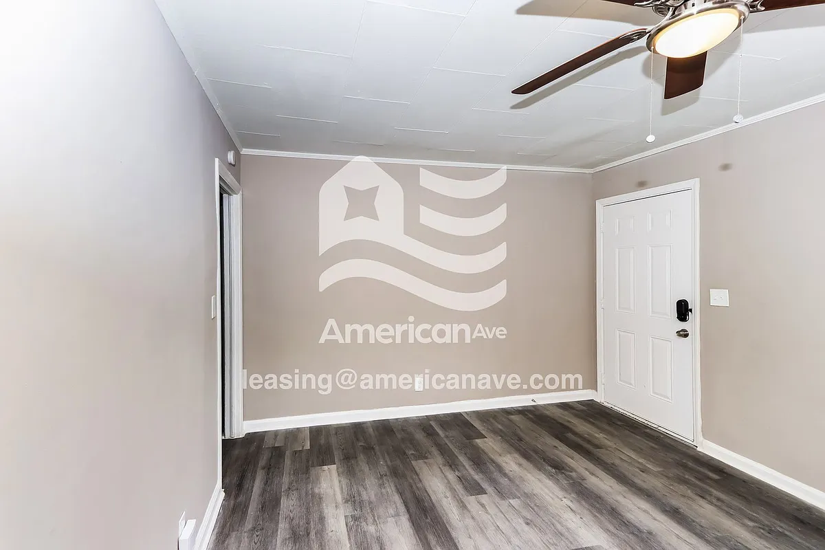 1194186_002_wm_-_living_room_12987895.jpg - 2914 Alta Vista Ave