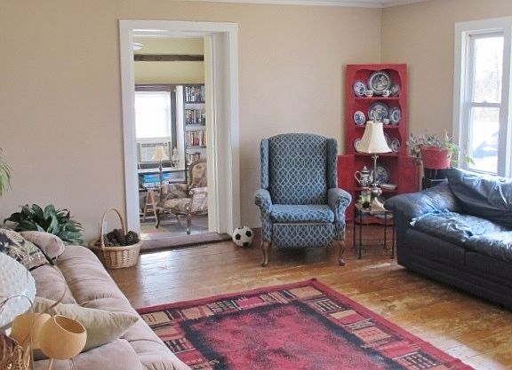 4th image of 216 Hillwood St
