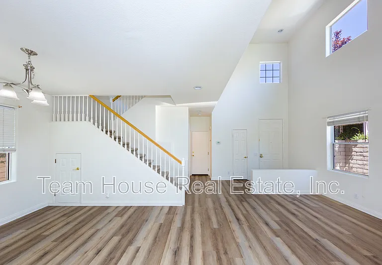 25620 Wordsworth Ln — Photo 3
