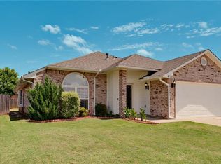 4108 Madison Ave, Moore, OK 73160