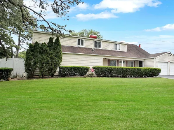 46 Lakeside Drive, Ronkonkoma, NY 11779