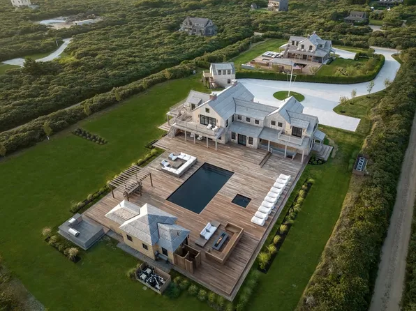 30 Devon St, Nantucket, MA 02554