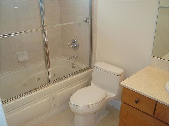4th image of 518 NE 7th Ave