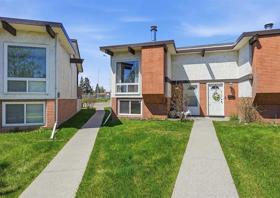 1st image of 416 SE Pinemont Gate NE