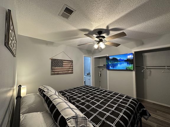 5th image of 3800 Pine St #4