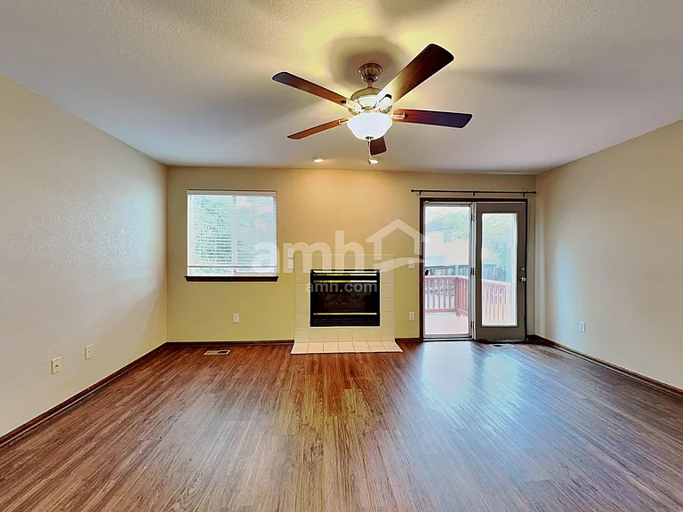 2325 Hyacinth Rd — Photo 5