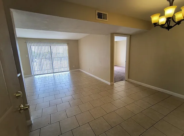 PLAZA VERDE CONDOS — Photo 10