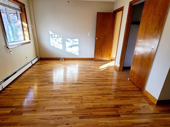3rd image of 1056 E 223rd St Floor 1