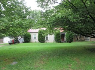 204 Elizabeth St, Paris, TN 38242