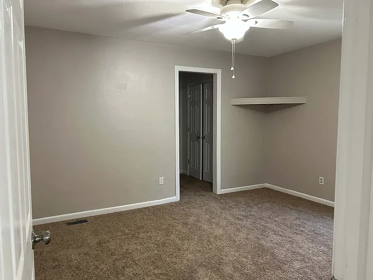 9 Corbin Dr — Photo 4