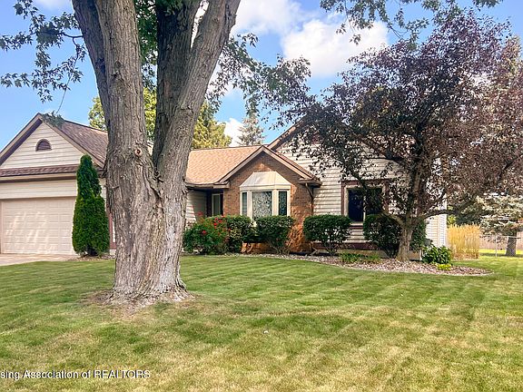 3rd image of 5040 Runnymede Dr