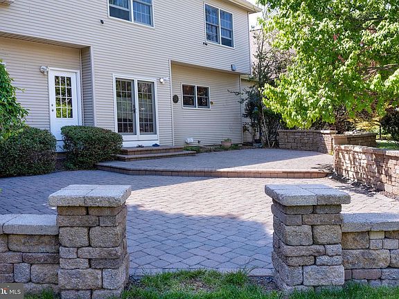 4th image of 2 Clarendon Ct