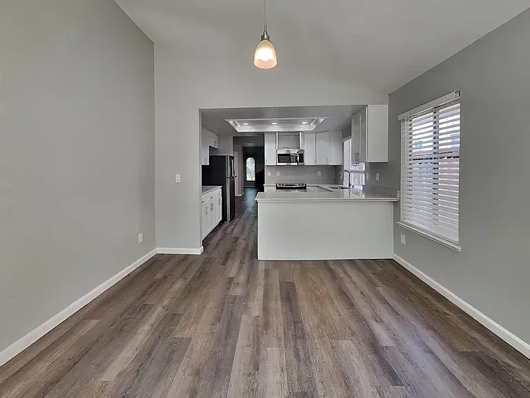 4305 Elk Dr — Photo 2