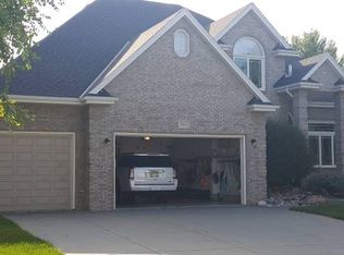 6011 S 77th St, Lincoln, NE 68516