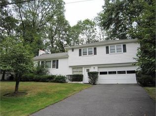 4 Clover Ct, Cedar Grove, NJ 07009