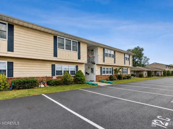 12 Louisiana Dr APT A, Matawan, NJ 07747