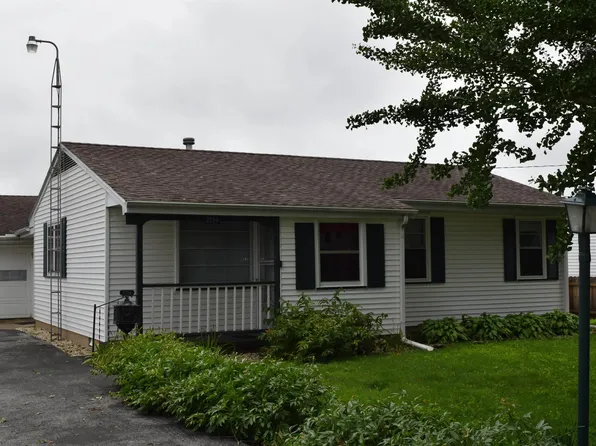 2134 Newcomer Dr, Galesburg, IL 61401