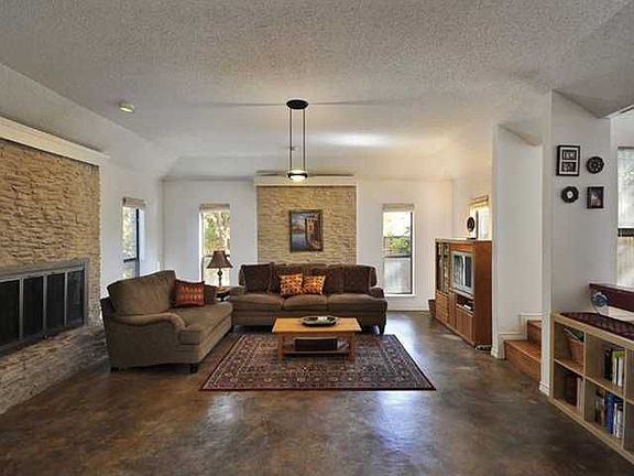 4th image of 2001 Mistywood Dr