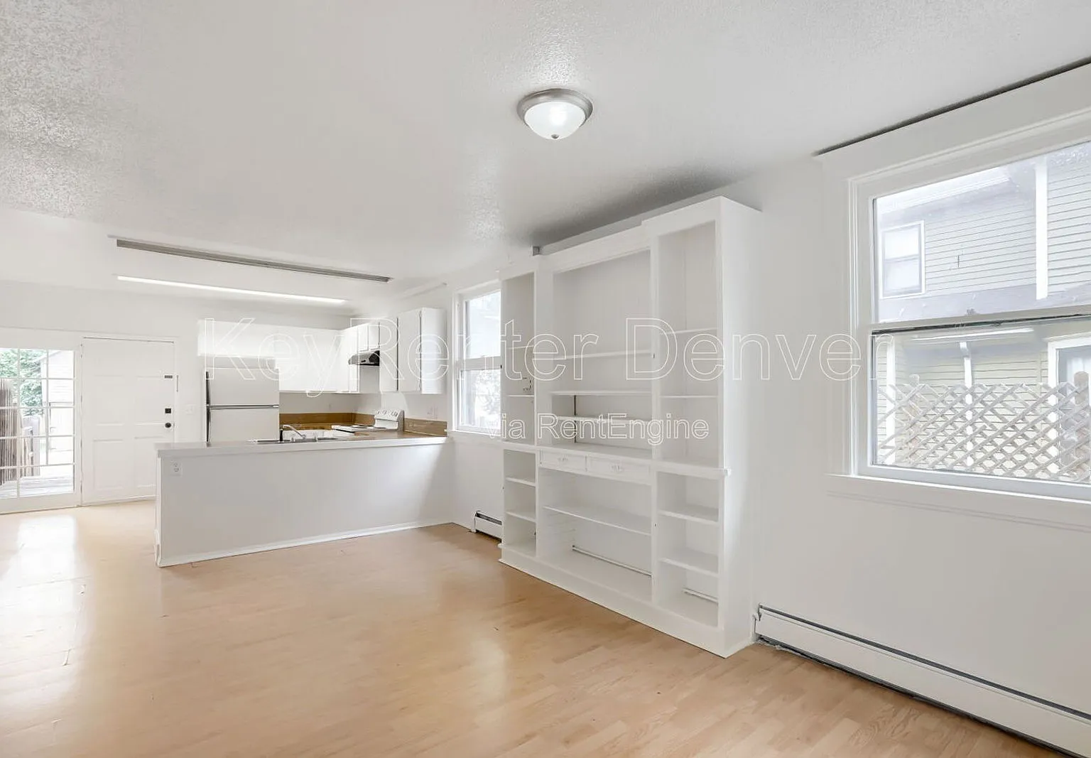 3 bed, 1.0 bath, 911 sqft, $1,625 — Photo 4