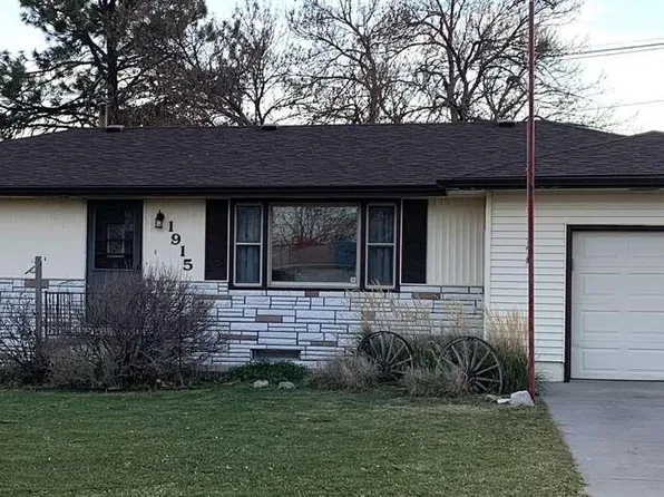 1915 Aspen St, Gering, NE 69341