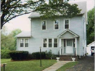 4 Lawncrest St, Danbury, CT 06810