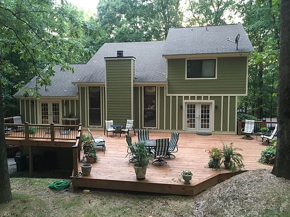 4th image of 595 Lakeshore Dr