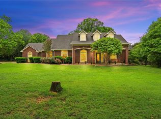 1175 Autumn Oaks Cir, China Spring, TX 76633