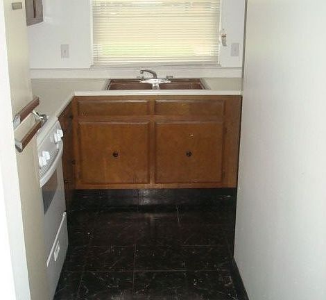 3rd image of 2339 Woodbrook Cir N