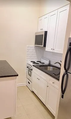 Rented by United Realty Equities | media 8