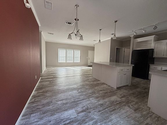 4th image of 640 Frank Griffin Ave